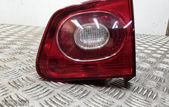 Tailgate rear/tail lights
