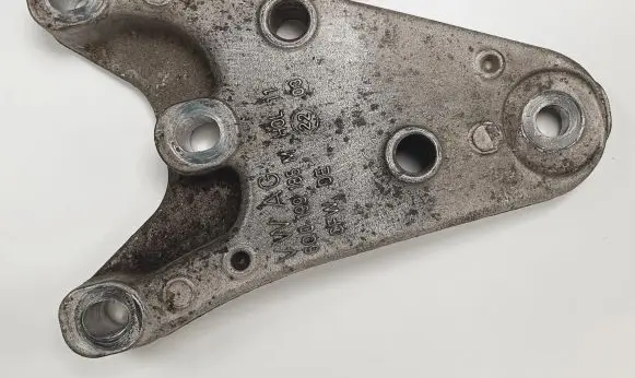 Seat Ibiza III (6L) Engine mounting bracket 6Q0199185M