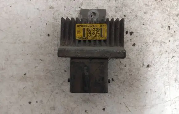 Renault Scenic III - Grand scenic III Glow plug pre-heat relay 8200859243