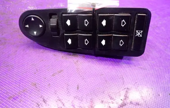 BMW 5 E39 Quarter vent window switch 8368966
