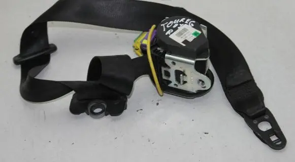 Volkswagen Touareg I Rear seatbelt 
