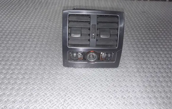 Rear air vent grill