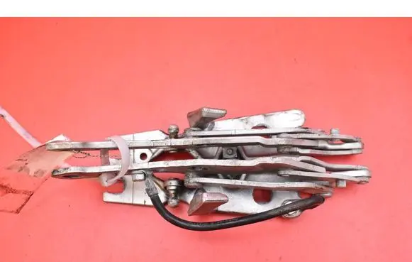 Engine bonnet/hood hinges