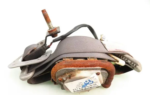 Nissan Quest Front seatbelt