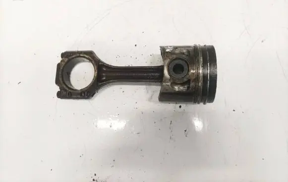 Volkswagen PASSAT B5 Piston with connecting rod
