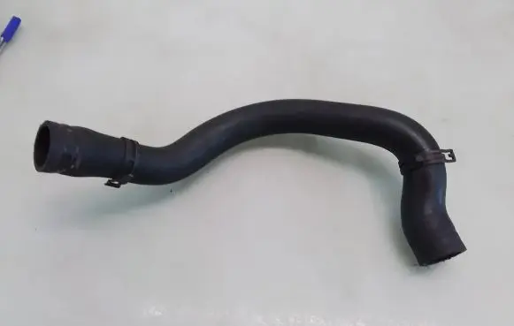 Volkswagen PASSAT B6 Engine coolant pipe/hose