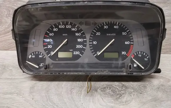 Volkswagen Golf III Speedometer (instrument cluster) 1H0919864J 351052000 D070797