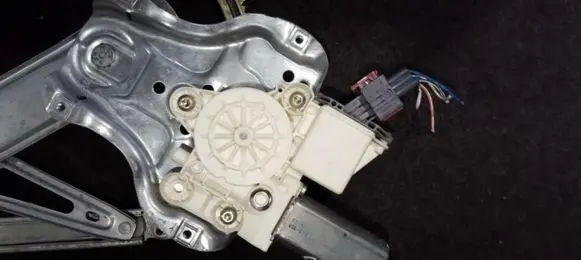 Toyota Avensis T250 Front door window regulator motor 992046100 0130822032