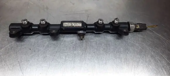 Fuel injector supply line/pipe