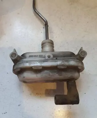 Volkswagen PASSAT B4 Central locking vacuum pump 3A9862159