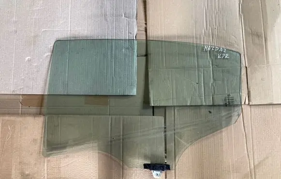 Rear door window glass