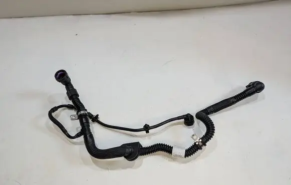 Engine coolant pipe/hose