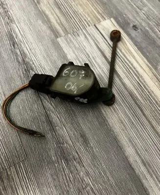 Headlight/headlamp level sensor