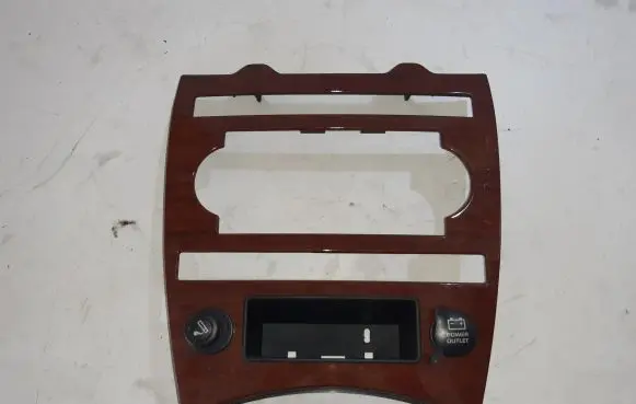 Jeep Grand Cherokee (WK) Front door window switch trim 68271F
