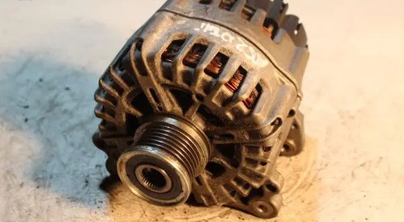 Audi A5 8T 8F Generator/alternator 04L903017A