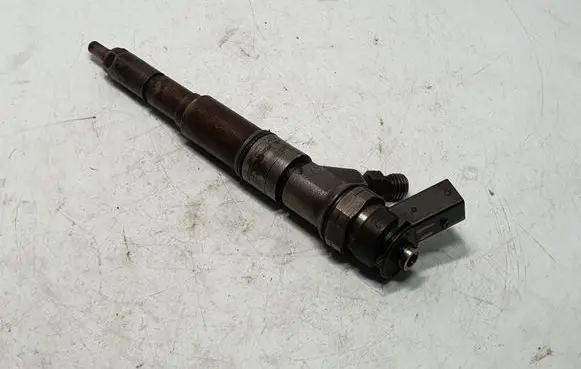 BMW 7 E65 E66 Fuel injector 0445110131 7789661 13537789661