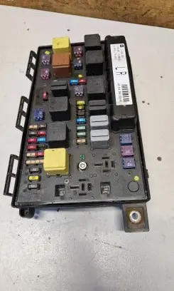 Opel Zafira B Fuse module 13268307 5DK00866853