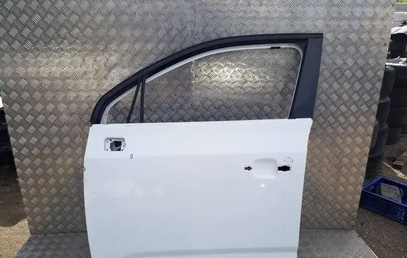 Chevrolet Orlando Front door 