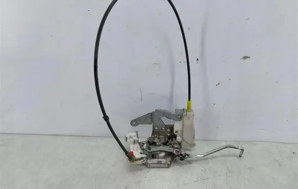 Peugeot 107 Front door lock