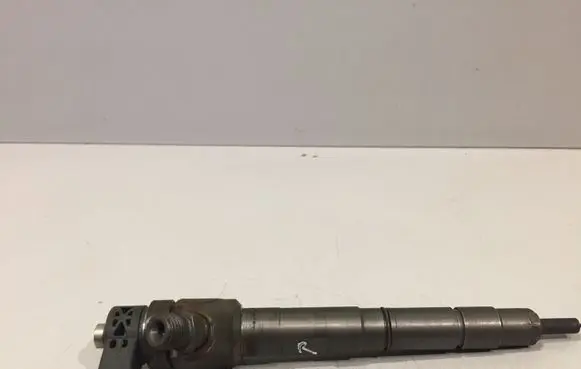 Volkswagen Golf VII Fuel injector 04L130277G