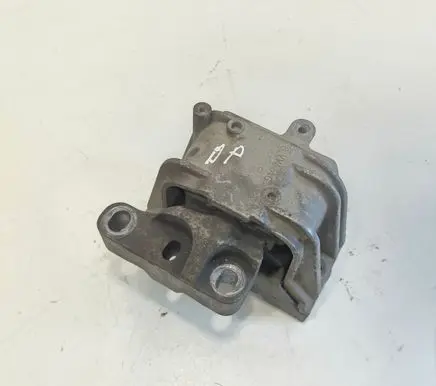 Volkswagen Touran I Engine mount bracket 1K0199262