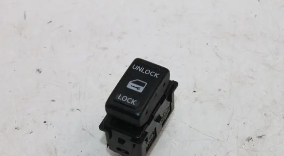 Nissan Pathfinder R51 Central locking switch button 