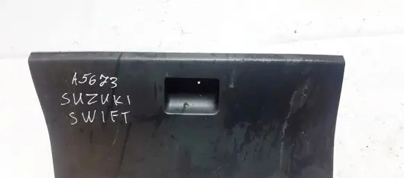 Suzuki Swift I Glove box