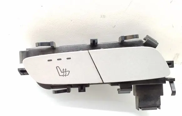 Mercedes-Benz C W205 Seat heating switch A2059050004 034646102 12593305