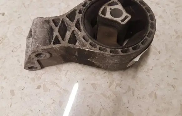Opel Insignia A Engine mount bracket 13228305