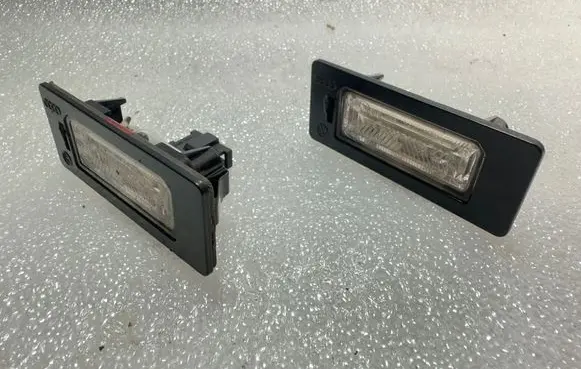 Volkswagen PASSAT B6 Number plate light 8T0943021