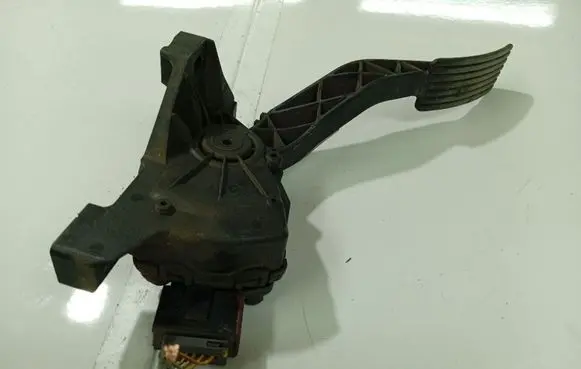 Mitsubishi Colt Accelerator throttle pedal A4543000304