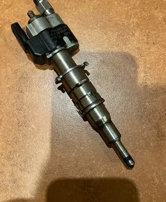 BMW 3 E92 E93 Fuel injector 7585261 13537585261