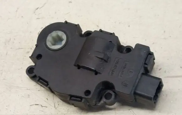 BMW 1 E81 E87 Air flap motor/actuator CZ1139300710 EFB322 20122005