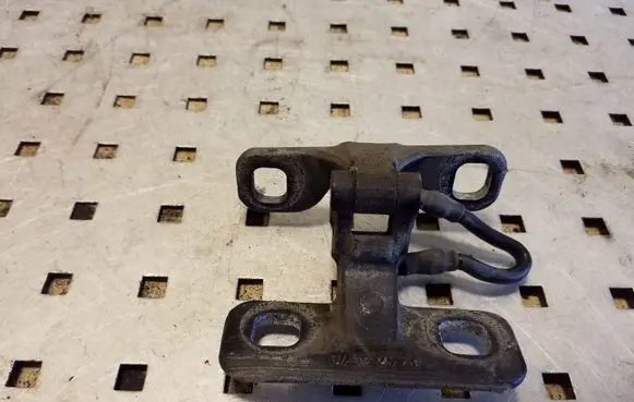 BMW X5 E53 Loading door upper hinge 