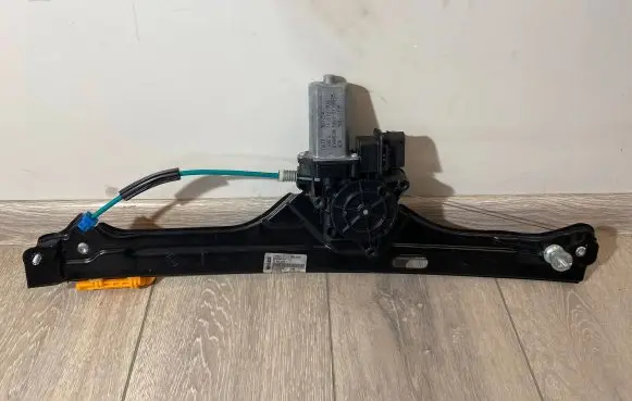 BMW 2 F45 Front door window regulator with motor 7463483 3U32542