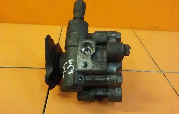 Chrysler Voyager Power steering pump 
