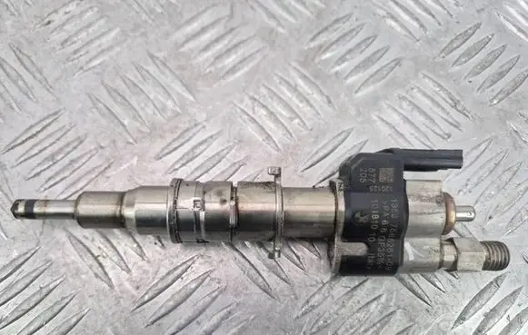 BMW 7 F01 F02 F03 F04 Fuel injector 7585261