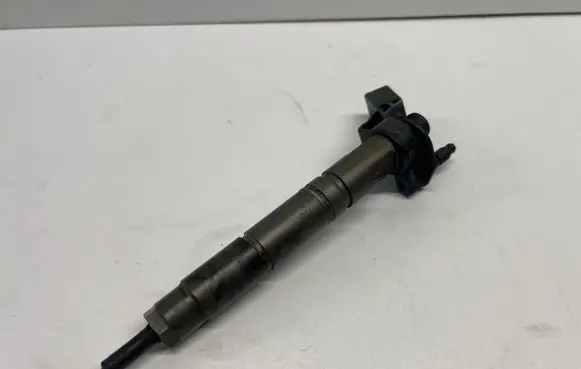 Mercedes-Benz ML W164 Fuel injector A6420700587 060930 0445115027