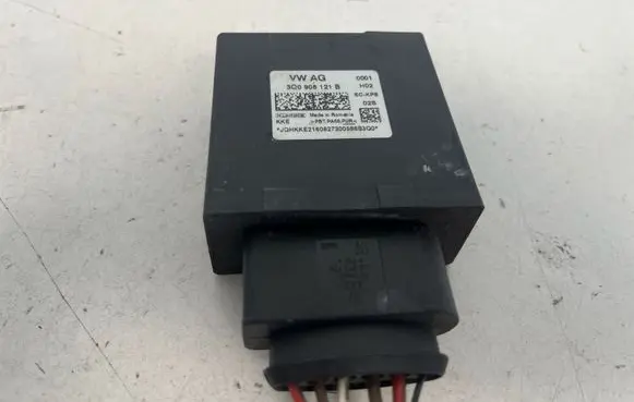 Volkswagen Tiguan Fuel injection pump control unit/module 3Q0906121B