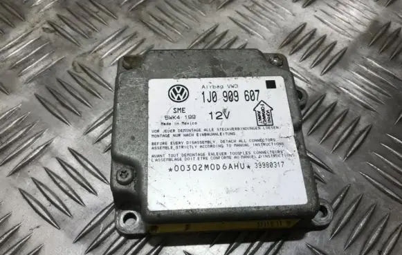 Volkswagen PASSAT B5 Airbag control unit/module 1j0909607 sme