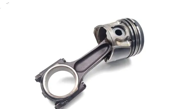 Volvo V50 Piston with connecting rod D4204T