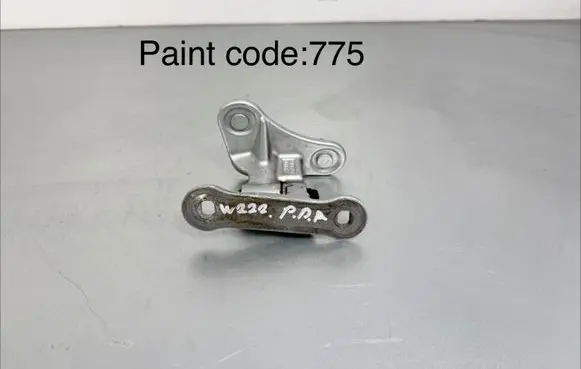 Mercedes-Benz S W222 Front door lower hinge 