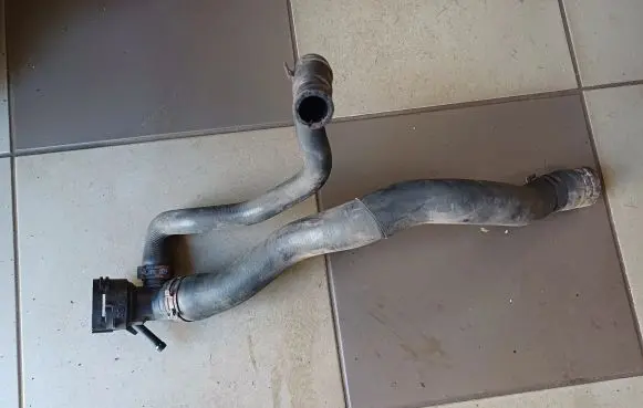 Volkswagen Touran I Engine coolant pipe/hose 1K0122291A