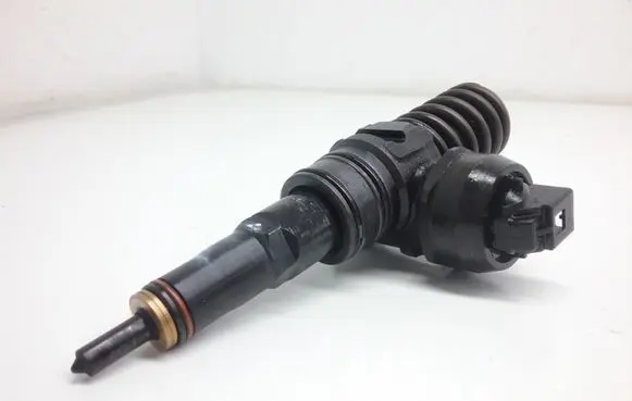 Skoda Fabia Mk2 (5J) Fuel injector 0414720215
