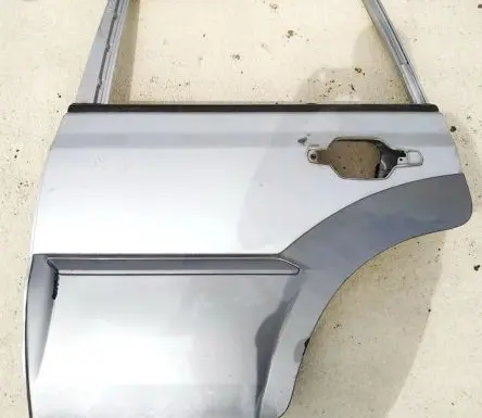 Hyundai Terracan Rear door sidabrines