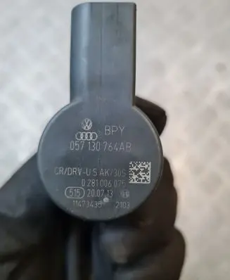 Volkswagen Golf VII Fuel pressure regulator 057130764AB