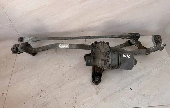 Volkswagen Jetta VI Front wiper linkage and motor 5C7955023B 6R1955119A