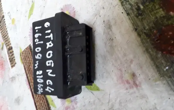 Citroen C4 I Fuel level meter relay 2410721