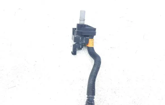 Ford Fusion II Vacuum valve DU5A9G712 DU5A9G712CB HG939D333