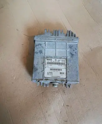 Volvo S40, V40 Engine control unit/module 0281001906